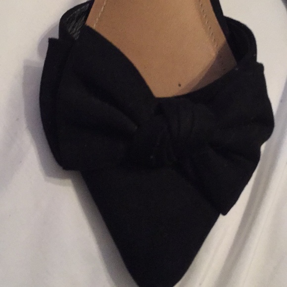 Black Bow Flats. Size 7 - Picture 2 of 4